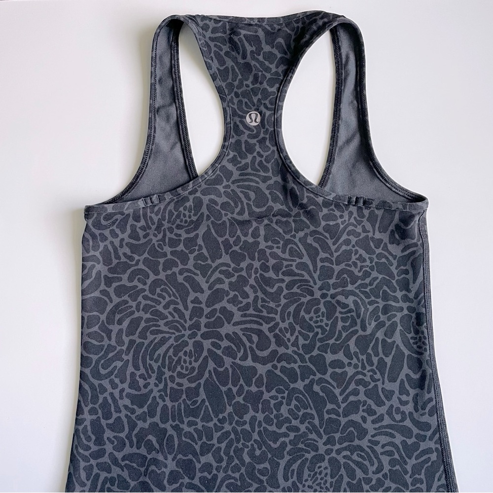 Lululemon - Picture 5 of 10